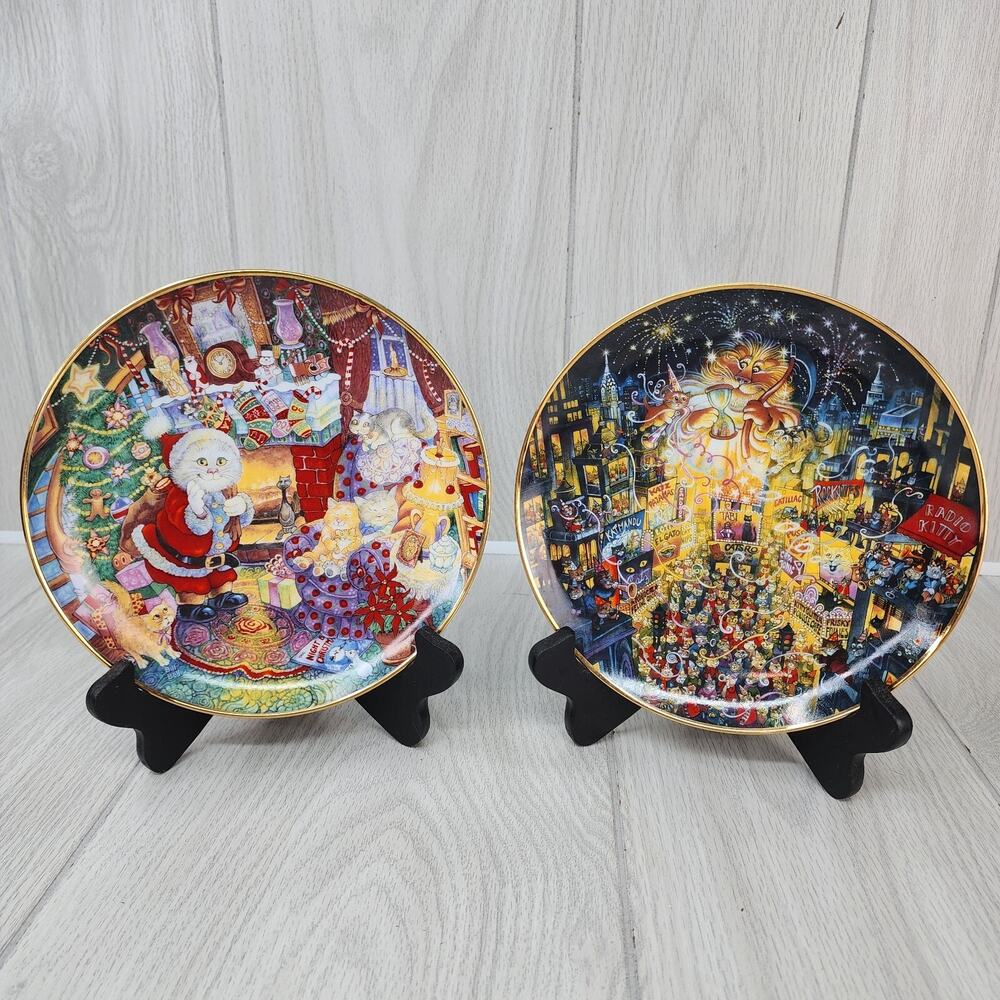 Franklin Mint Bill Bell Christmas Cat Plates 1 Not a Creature Purring 2 Mew Year